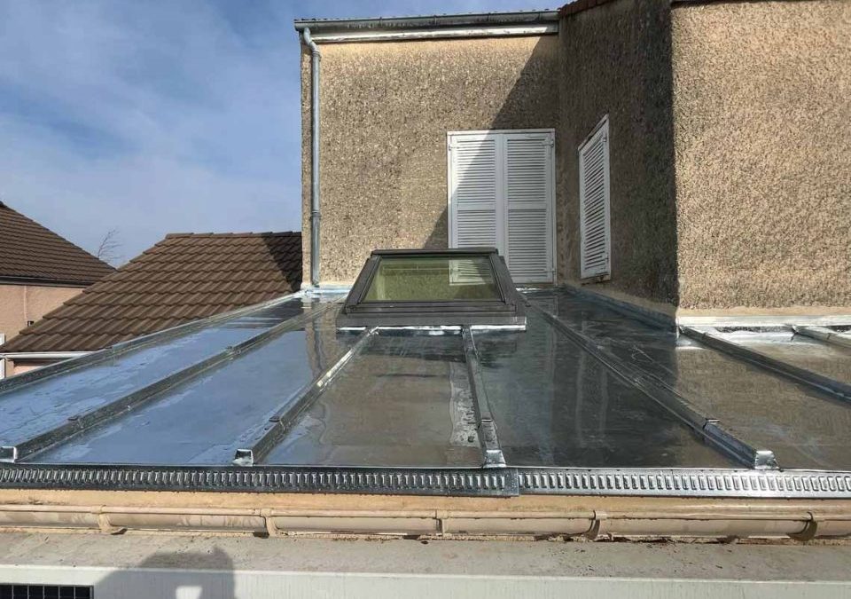 Isolations, costière de velux, toiture en zinc sur Voisins-le-Bretonneux.